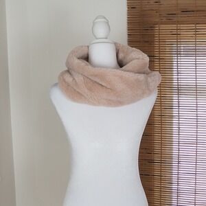 Banana Republic Faux Fur Snood in Pink Blush Infinity Scarf Cozy